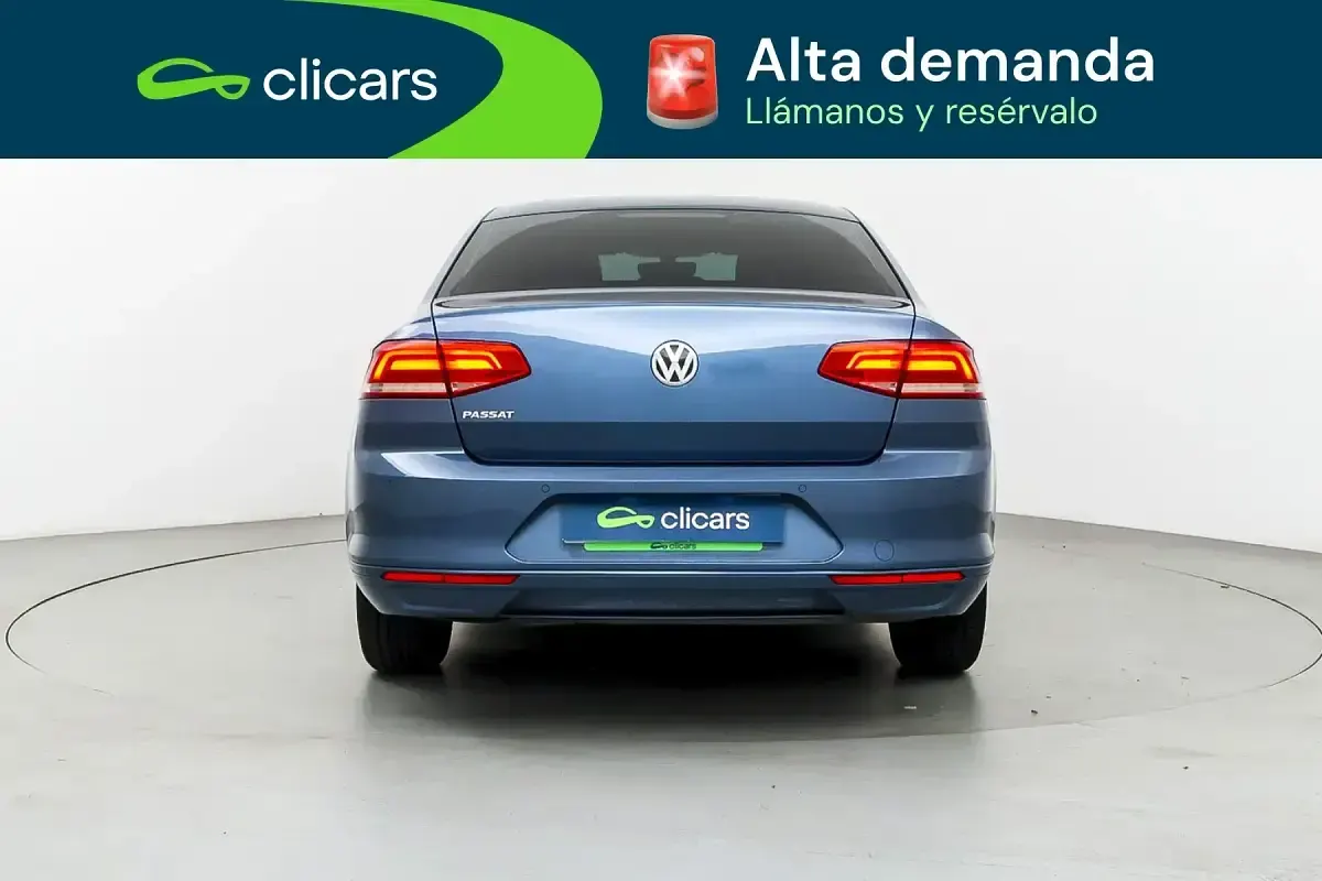 Usado VW Passat Edition 120 CV (88 kW) 2018 Azul Berlina