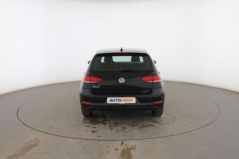 Usado VW Golf VII 116 CV (85 kW) 2019 Negro Utilitario