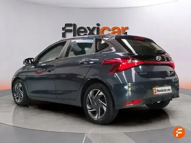 Usado Hyundai i20 100 CV (73 kW) 2022 Gris Utilitario