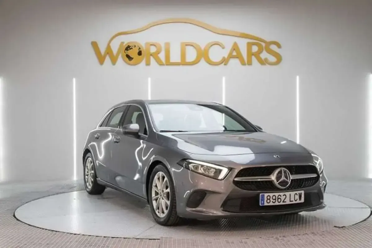 Usado Mercedes A180 116 CV (85 kW) 2019 Gris Berlina