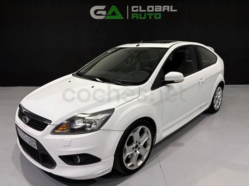 Usado Ford Focus Trend 136 CV (100 kW) 2010 Blanco Berlina