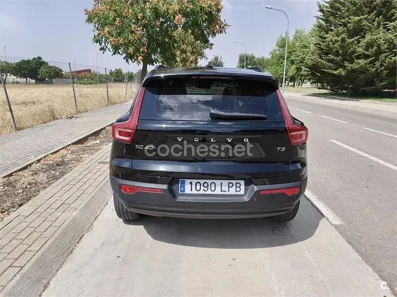 Usado Volvo XC40 Momentum 156 CV (114 kW) 2021 Negro SUV