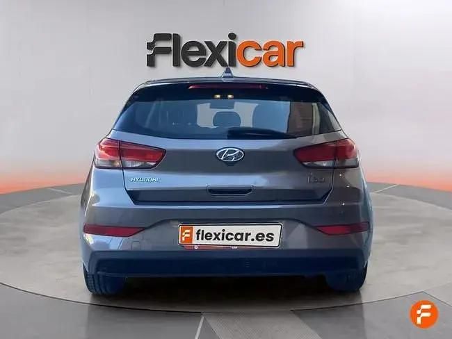 Usado Hyundai i30 120 HP (88 kW) 2021 Cinzento