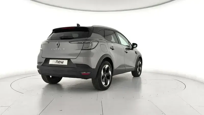 Usado Renault Captur Techno 100 CV (73 kW) 2025 Gris SUV