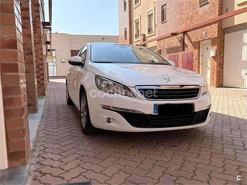 Usado Peugeot 308 Active 130 CV (95 kW) 2017 Blanco Berlina