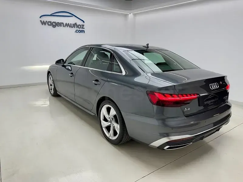 Usado Audi A4 S-Line 190 CV (139 kW) 2020 Gris / plata Berlina
