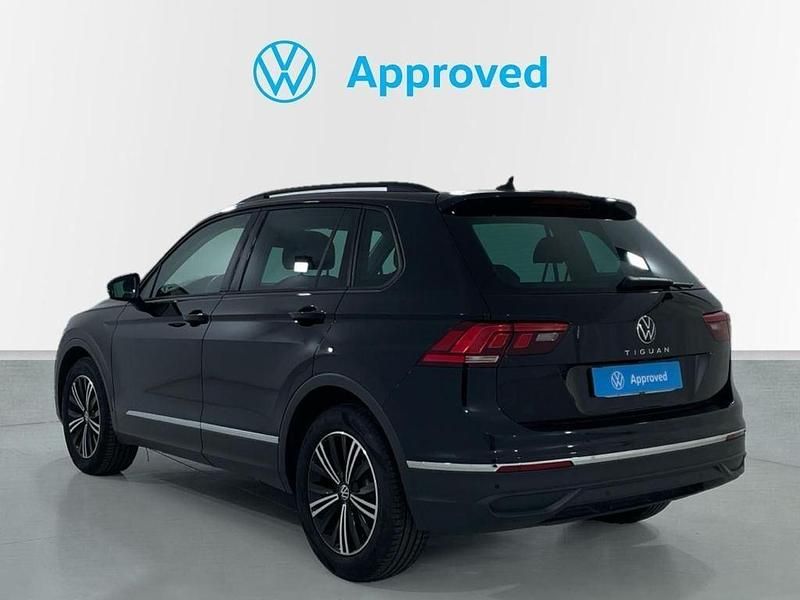 Usado VW Tiguan Life 150 CV (110 kW) 2023 Negro SUV