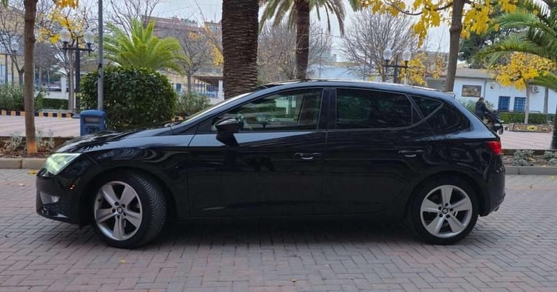 Usado Seat Leon FR 125 CV (91 kW) 2016 Negro Utilitario