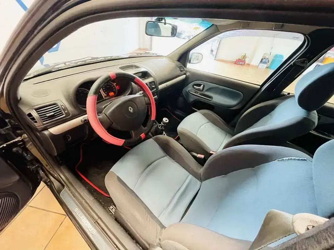 Usado Renault Clio 64 CV (47 kW) 2003 Negro Utilitario