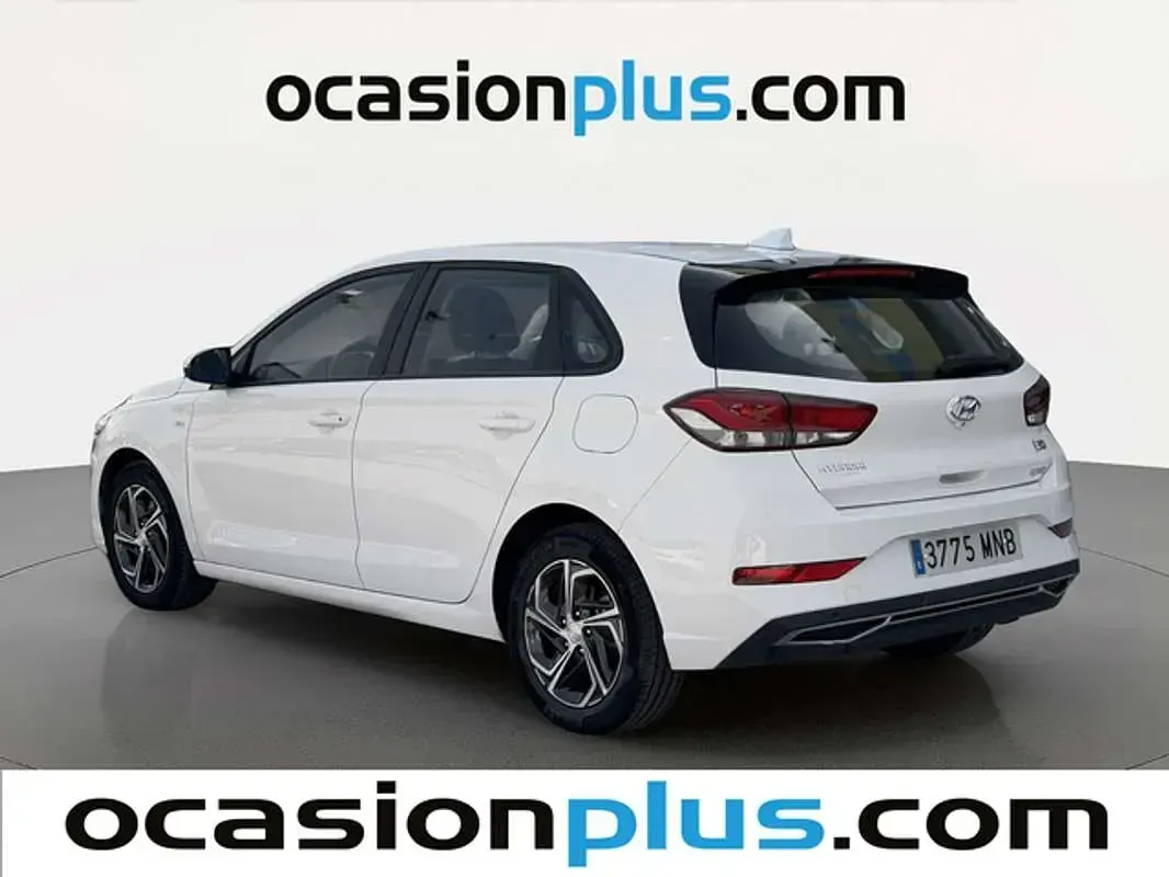 Usado Hyundai i30 120 CV (88 kW) 2024 Blanco Utilitario
