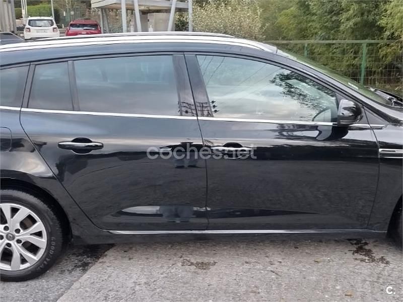 Usado Renault Mégane GrandTour LIMITED 115 CV (84 kW) 2020 Negro Familiar