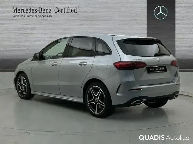 Usado Mercedes B250e 218 CV (160 kW) 2025 Plata hightech Monovolumen