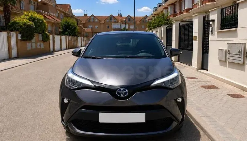 Usado Toyota C-HR Advance 122 CV (89 kW) 2023 Gris / plata SUV
