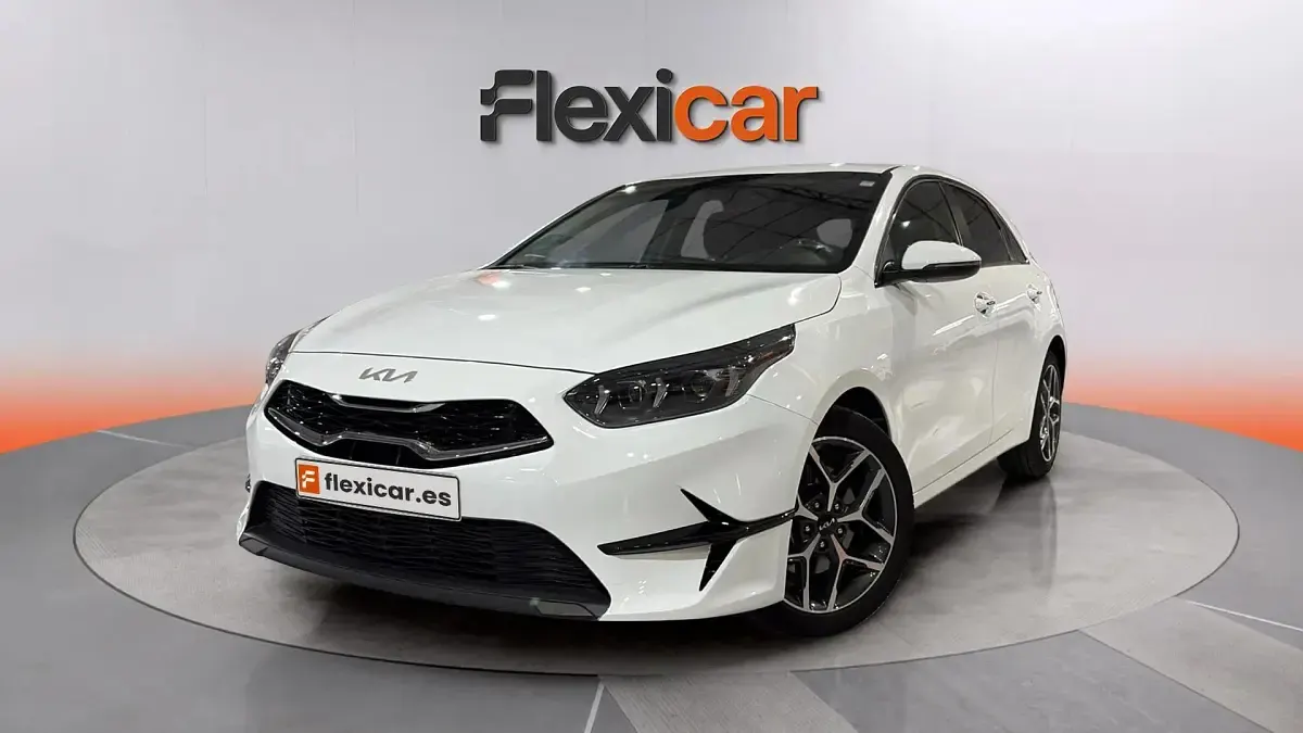 Usado Kia Ceed 101 CV (74 kW) 2023 Blanco Utilitario