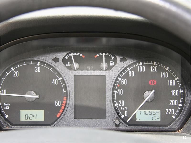 Usado Skoda Fabia Comfort 100 HP (73 kW) 2001 Preto Sedan