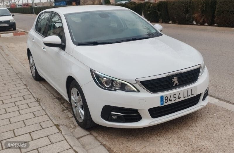 Blanco Usado 2021 Peugeot 308 Allure | 12.200 € (Un poco caro) - Imagen 1/4