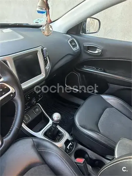 Begagnad Jeep Compass Longitude 140 HK (102 kW) 2019 Grå SUV