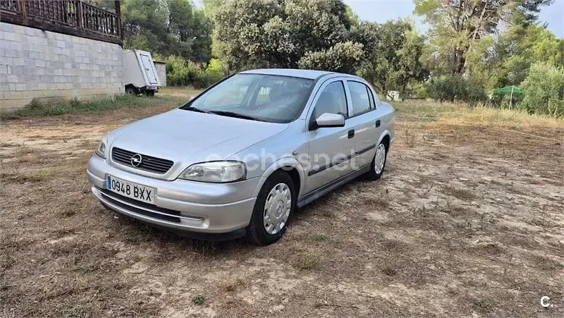 Usado Opel Astra Elegance 125 CV (91 kW) 2003 Gris / plata Berlina