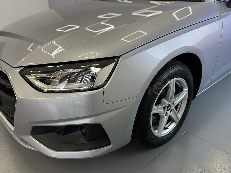 Usado Audi A4 Advanced Plus 136 CV (100 kW) 2022 Gris / plata Familiar