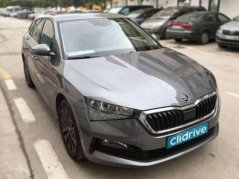 Usado Skoda Scala Style 116 CV (85 kW) 2022 Gris Utilitario