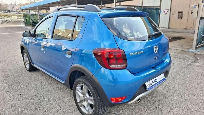 Usado Dacia Sandero Stepway Ambiance 90 CV (66 kW) 2017 Azul Utilitario