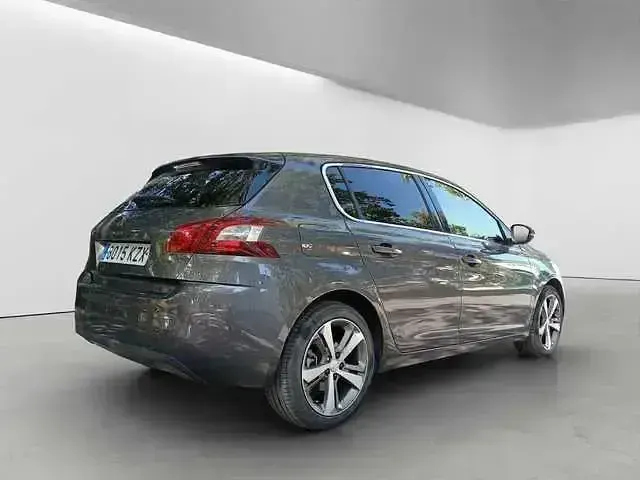 Usado Peugeot 308 Style 131 CV (96 kW) 2019 Gris / plata Berlina