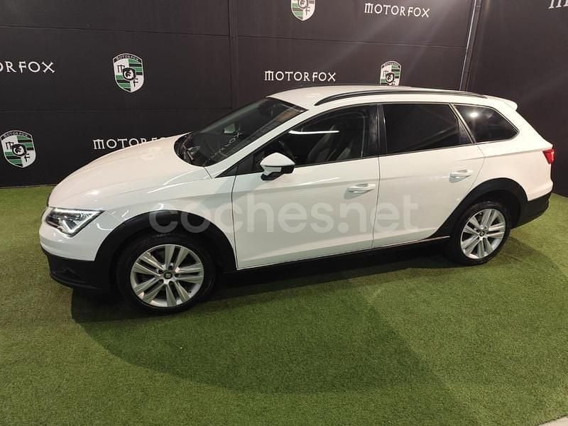 Usado Seat Leon 150 CV (110 kW) 2018 Blanco Familiar