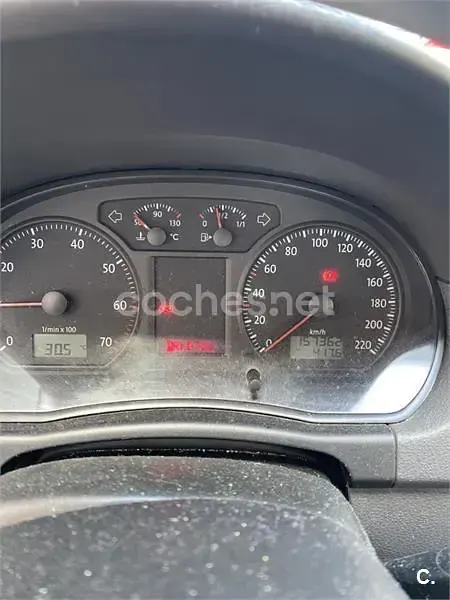 Usado VW Polo Advance 86 CV (63 kW) 2005 Gris / plata Utilitario