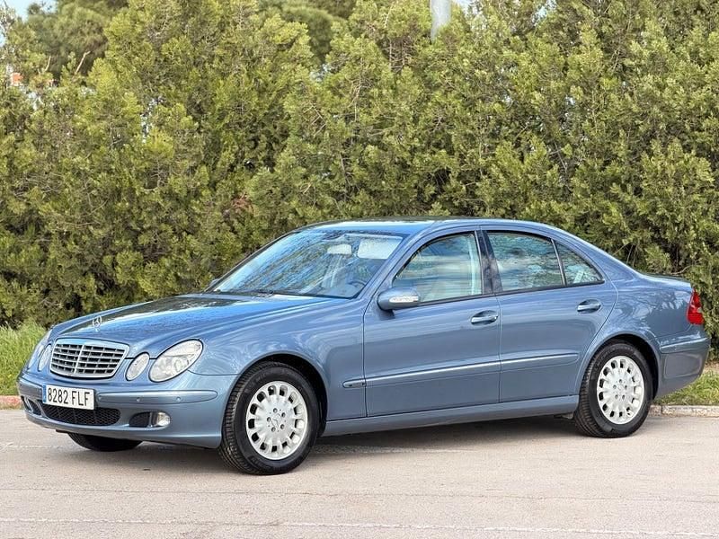 Usado Mercedes E350 Elegance 272 CV (200 kW) 2006 Azul Berlina