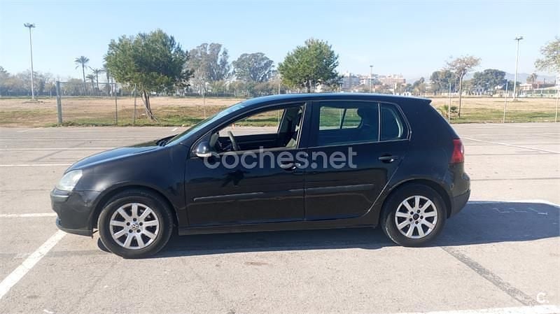 Usado VW Golf V Highline 105 CV (77 kW) 2007 Negro Berlina