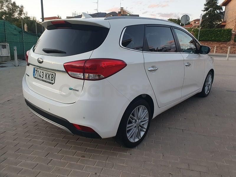 Usado Kia Carens 115 CV (84 kW) 2018 Blanco Monovolumen