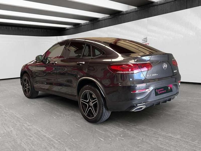 Usado Mercedes GLC300e 320 CV (235 kW) 2021 Negro Coupe