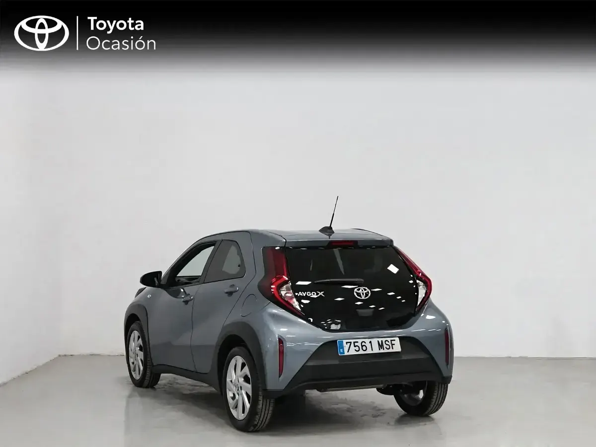 Usado Toyota Aygo X Play 72 CV (52 kW) 2024 Gris SUV