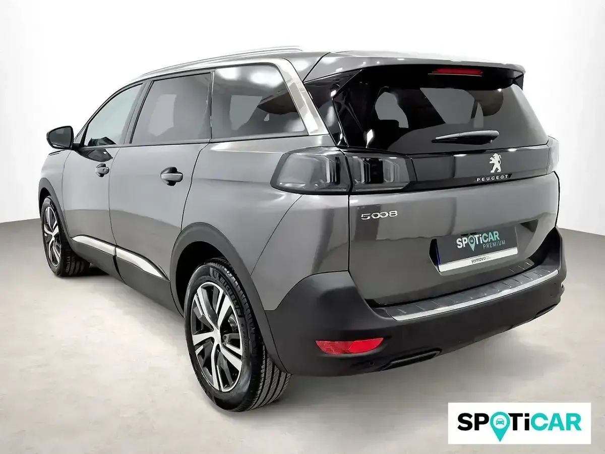 Usado Peugeot 5008 Allure 131 CV (96 kW) 2024 Gris SUV