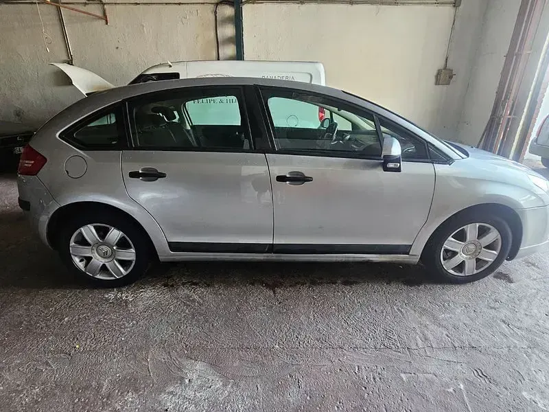 Usado Citroën C4 90 CV (66 kW) 2006 Gris / plata Berlina