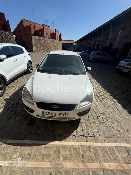 Blanco Usado 2007 Ford Focus Berlina | 2200 € (Precio justo) - Imagen 1/4