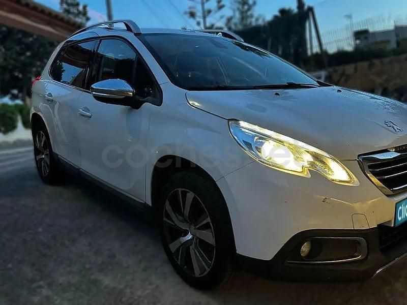 Usado Peugeot 2008 Allure 100 CV (73 kW) 2016 Blanco SUV