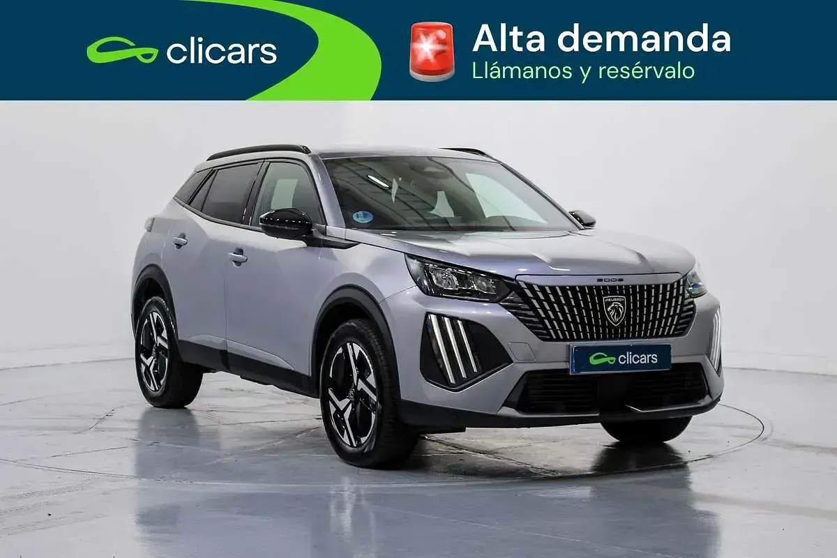 Usado Peugeot 2008 Allure 136 CV (100 kW) 2025 Plateado SUV