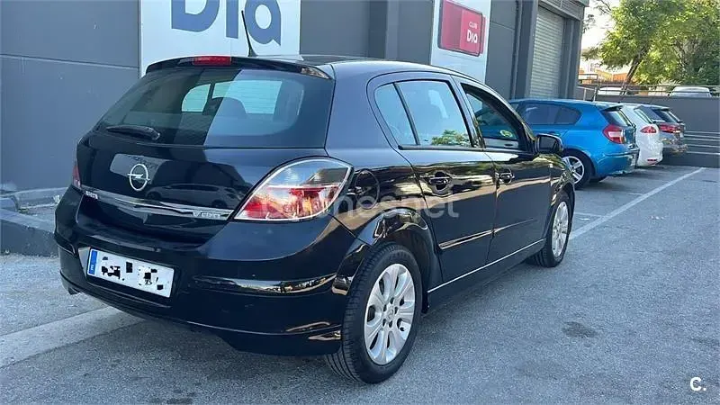 Usado Opel Astra Sport 110 CV (80 kW) 2010 Negro Berlina