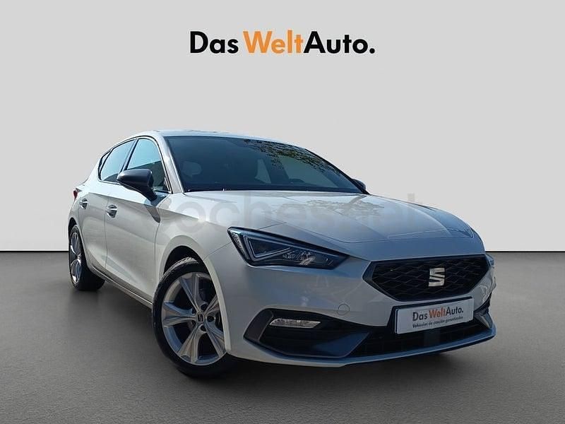 Usado Seat Leon FR 110 CV (80 kW) 2022 Blanco Berlina