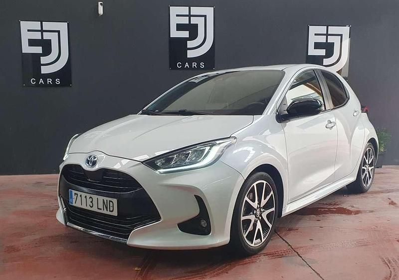 Usado Toyota Yaris Hybrid Style 116 CV (85 kW) 2021 Blanco Utilitario