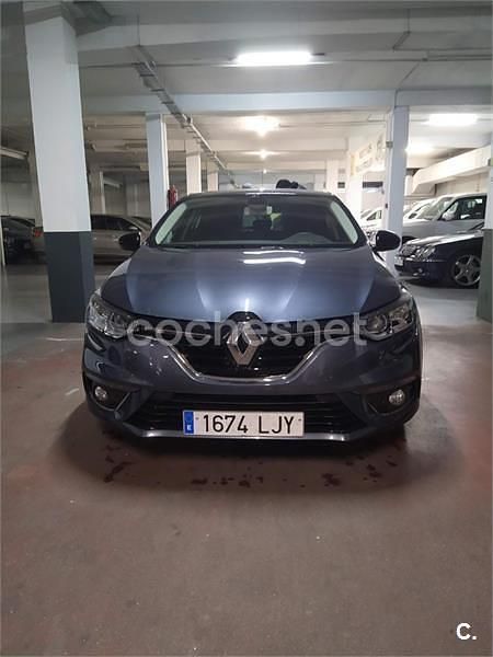 Usado Renault Mégane IV LIMITED 115 CV (84 kW) 2020 Gris / plata Berlina