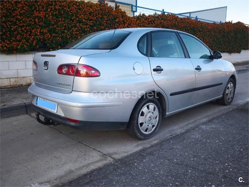 Usado Seat Cordoba 75 CV (55 kW) 2004 Gris / plata Berlina