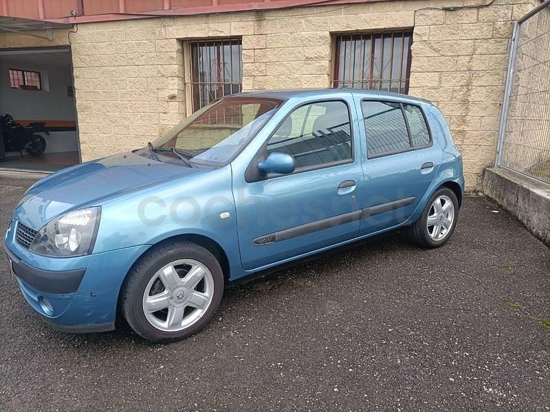 Usado Renault Clio II Expression 75 CV (55 kW) 2003 Azul Berlina