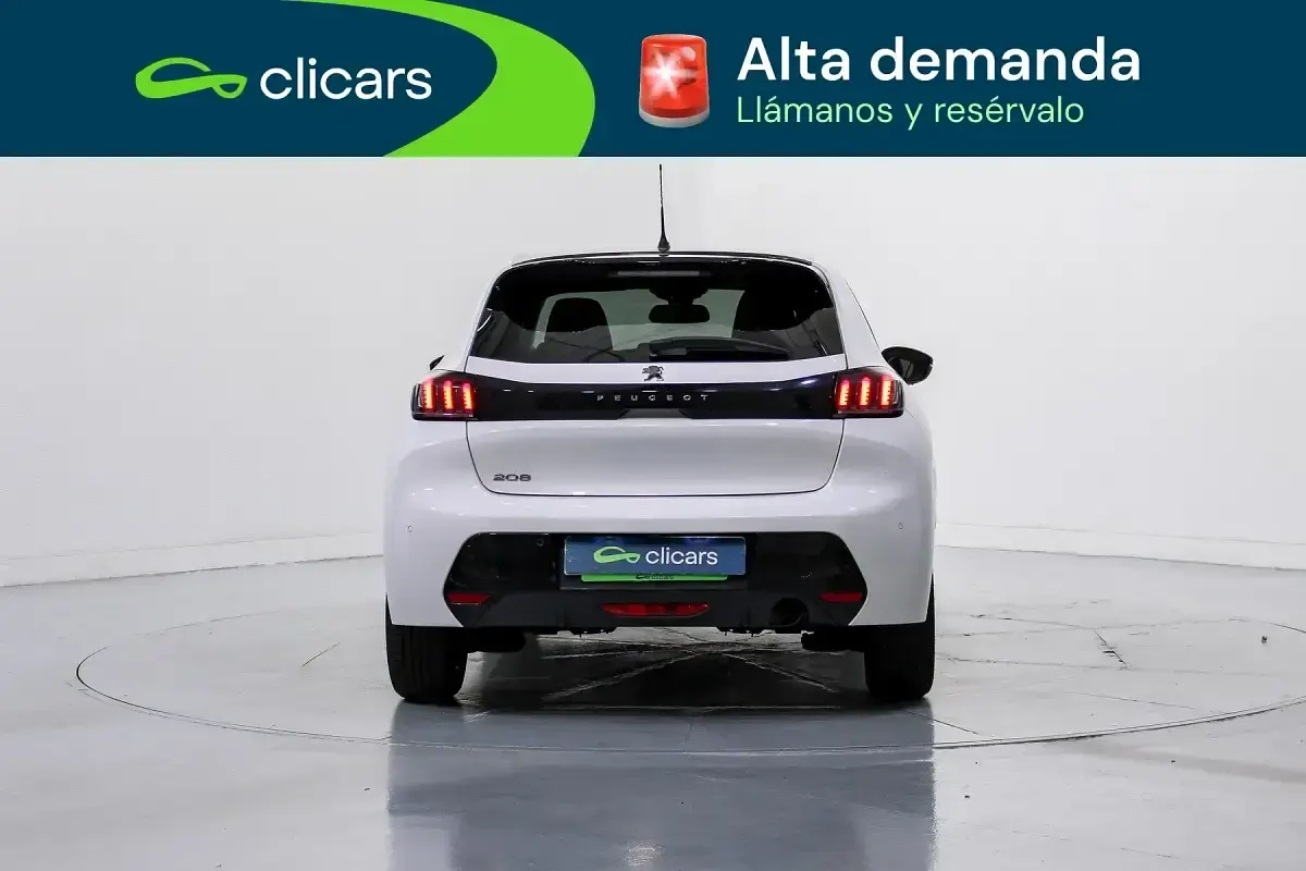 Usado Peugeot 208 Allure 100 CV (73 kW) 2021 Blanco Utilitario