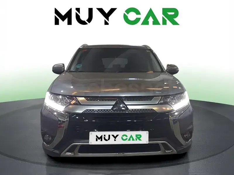 Usado Mitsubishi Outlander Motion 150 CV (110 kW) 2019 Gris / plata SUV