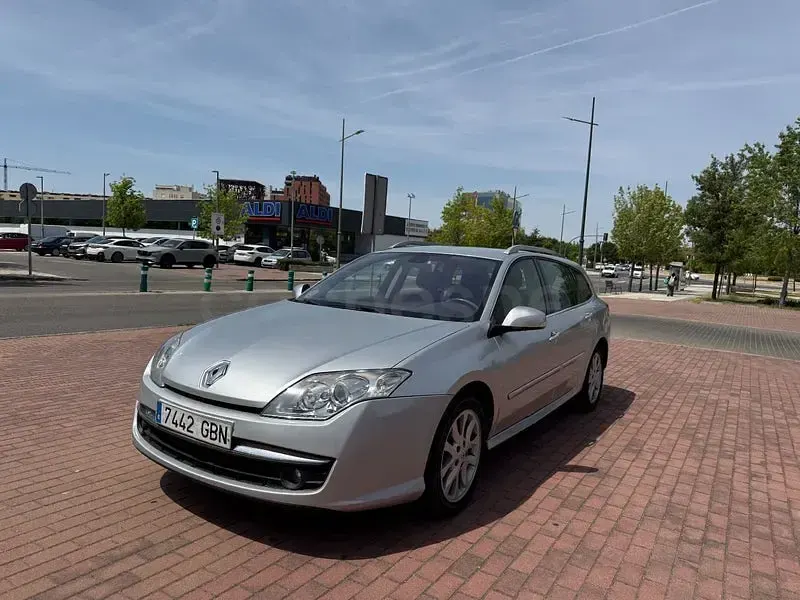 Usado Renault Laguna III Authentique 131 CV (96 kW) 2009 Gris / plata Familiar
