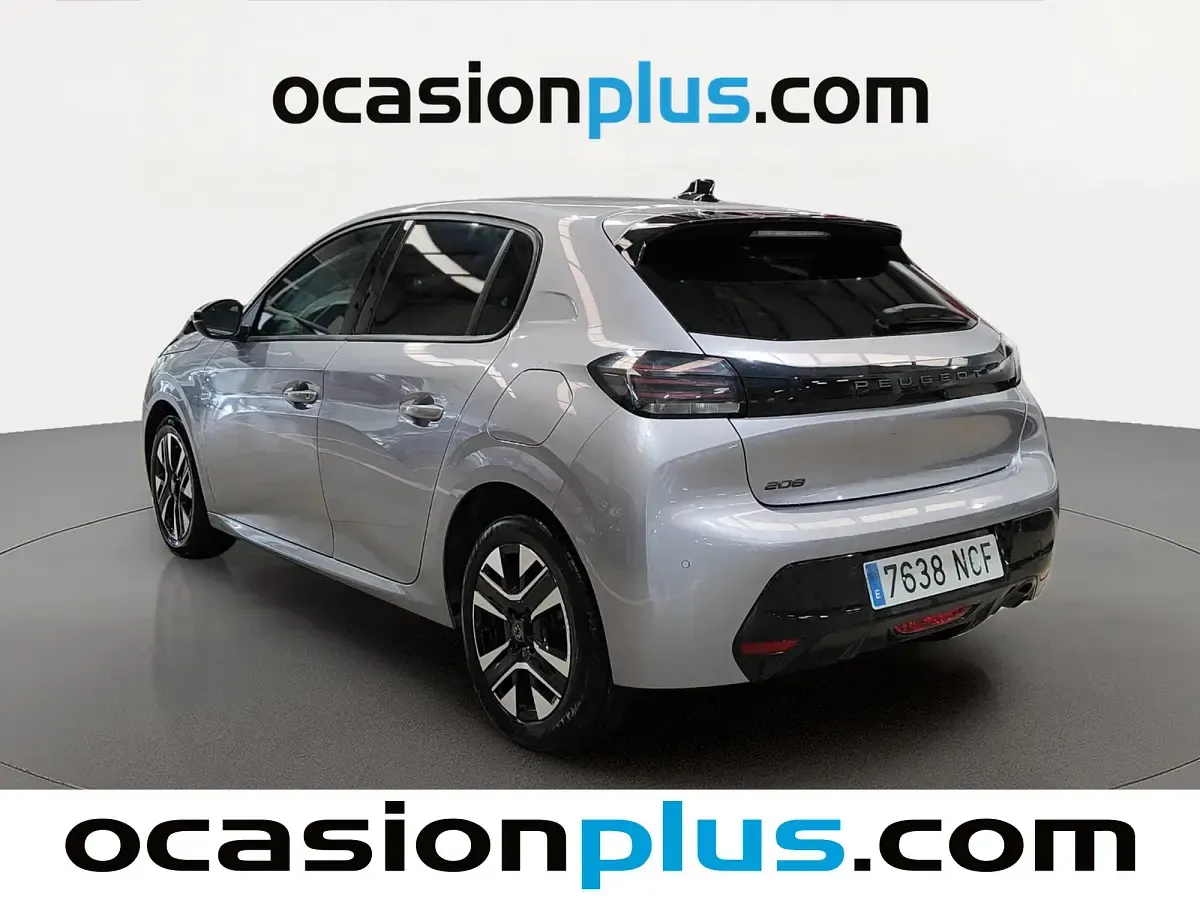 Usado Peugeot 208 Allure 100 CV (73 kW) 2025 Gris Utilitario