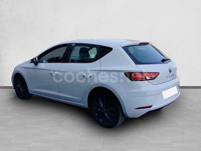 Usado Seat Leon Style 125 CV (91 kW) 2018 Blanco Berlina