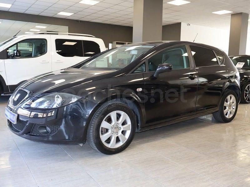 Usado Seat Leon Ecomotive 105 CV (77 kW) 2009 Negro Utilitario